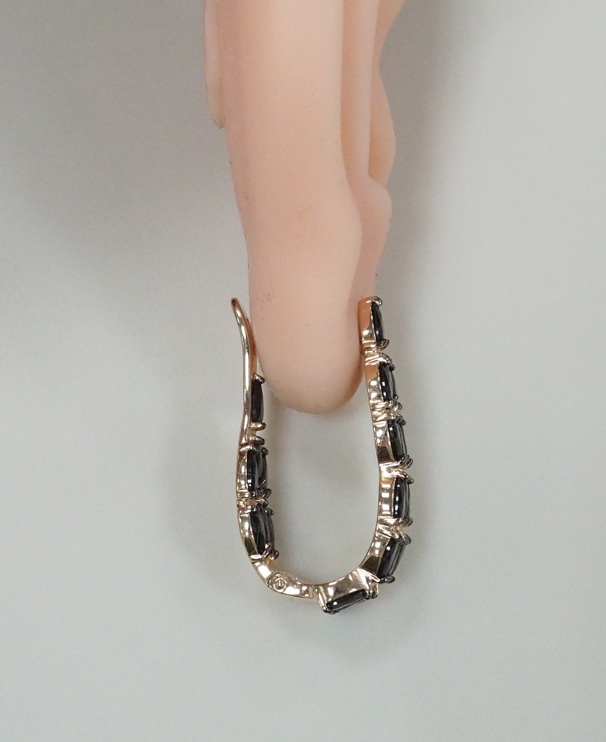 Серебряные серьги со шпинелью